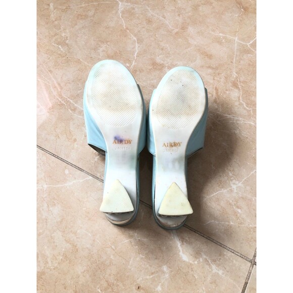 Heels - Picture 4 of 4